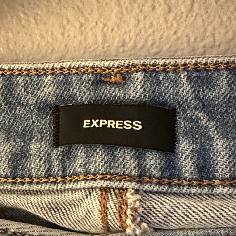 Express Distressed Light Blue Cropped Jeans - Picture 7 of 9